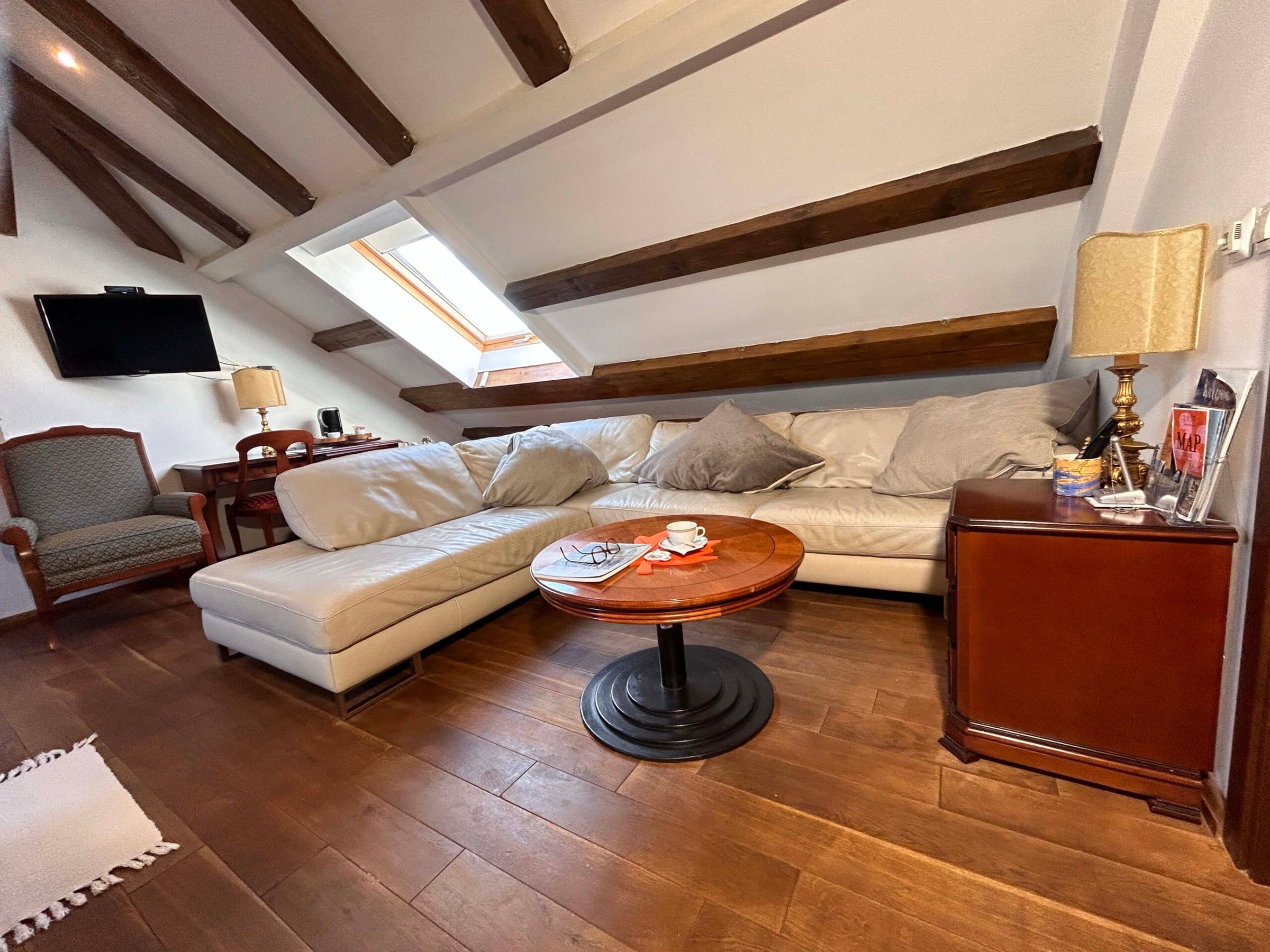 Sofa and round table in the Deluxe Suite 2+1